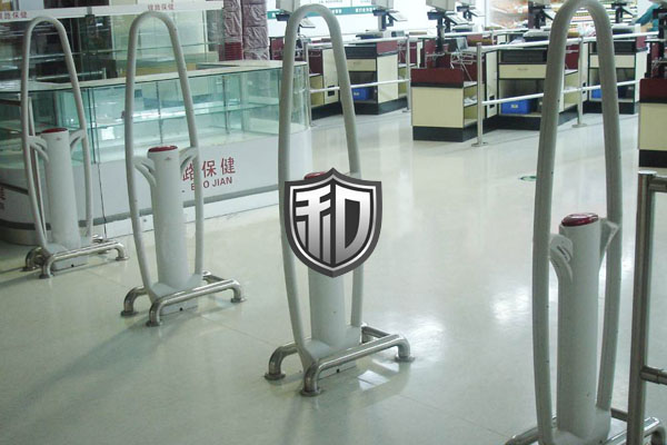 商場(chǎng)名牌箱包專賣店使用5支F-S3聲磁防盜器