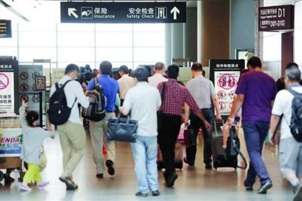 機(jī)場安檢門金屬探測不含糊 藏匿打火機(jī)將移交公安