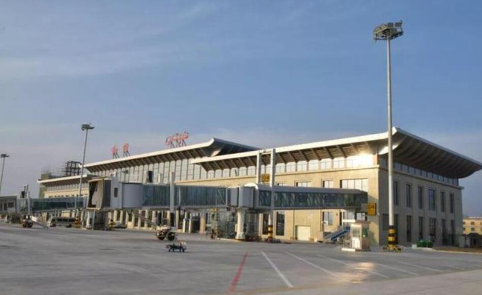 和田（于田）機(jī)場(chǎng)安檢門(mén)通道檢查站查獲旅客攜帶農(nóng)藥乘機(jī)事件[圖]